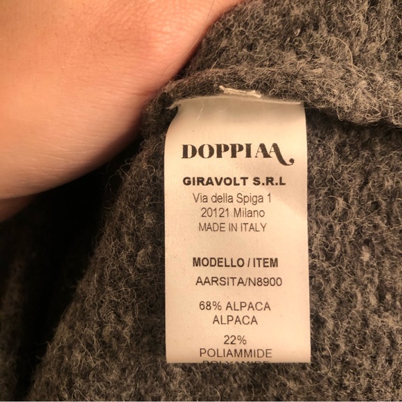 DOPPIAA Alpaca-knit V-neck Sweater (size S) - Picture 3 of 9